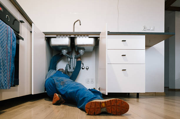 Professional Plumbing technician working in Heidenheimer, TX